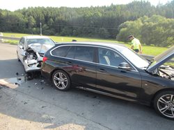 Nehoda dvou osobních automobilů v blízkosti Fryštácké přehrady na Zlínsku.