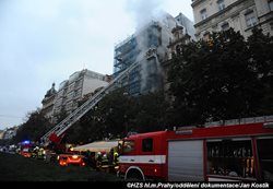 Požár lešení hotelu na Václavském náměstí//VIDEO