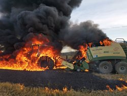 Škoda přes 10 milionů po požáru traktoru u Břehova
