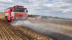 V oderské místní části Veselí hasiči likvidovali požár strniště