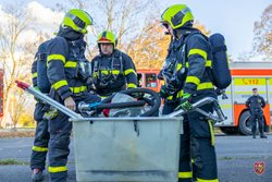 V objektu bývalého zimního stadionu v Třinci unikl z potrubí metanol, hasiči ho odčerpali několik stovek litrů