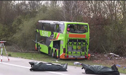 Tragická nehoda autobusu v Německu.