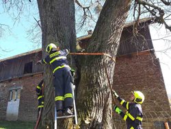 Sobotní výjezdy spojené s počasím, u jedné chaty hasiči zasahovali dvakrát