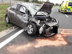 Dopravní nehoda osobního auta a traktoru v Mostě - Obrnicích