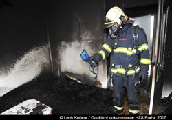 Hasiči zasahovali u požáru bytu v Bohnicích