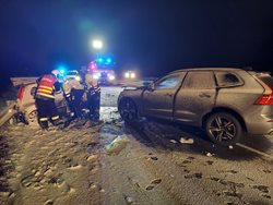 Pět zraněných po nehodě dvou aut na okraji Fulneku