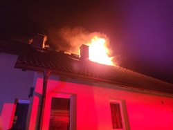 Škodu za 400 tisíc korun způsobil požár střechy domu v Oldřichovicích