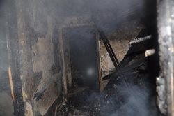 Požár dvou propojených chat  v obci Veltrusy na Mělnicku Bylo nalezeno ohořelé torzo jedné neznámé osoby