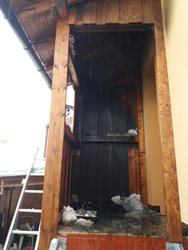 Požár dřevěné verandy byl rychle uhašen, uchráněn byl rodinný dům