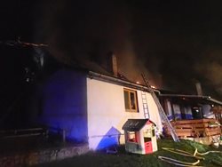 Požár rodinného domu v obci Vápenice