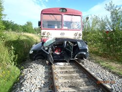 V Klatovech vjela řidička na přejezdu pod vlak, srážku nepřežila