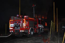 Noční požár odpadu v prázdném domě v Ústí nad Labem