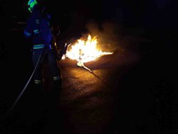 Sérii požárů popelnic v Pardubicích vyšetřují hasiči i policisté