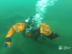 VIDEO: Pojďte s našimi potápěči prozkoumat dno výkleckého lomu