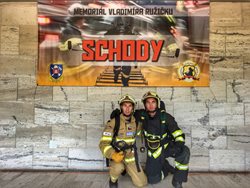Zlínský hasič Petr Smilek vyhrál soutěž v běhu do schodů výškové budovy v Bratislavě