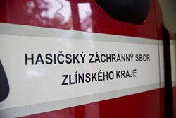 Požár nákladního vozidla uzavřel komunikaci v Rokytnici na Vsetínsku