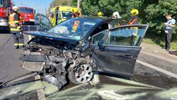 Dopravní nehoda dvou osobních aut 