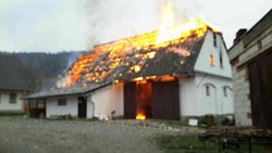 Vznícení udírny zapříčinilo požár stodoly, kterou plameny zcela  zničily 