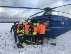 U nehody dvou osobních aut u Strančic zasahoval také vrtulník