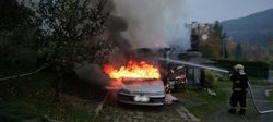 Hasiče  na Liberecku zaměstnalo hořící auto i přístavek domu 