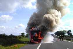 Požár kamionu na dálnici D7