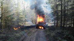 U Unína shořel lesní vyvážecí traktor