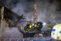 Při požáru chaty v Dolní Lhotě zemřeli dva lidé