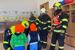 Taktické cvičení hasičů v mateřské školce 