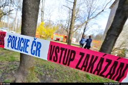 Hasiči spolupracují s dalšími složkami IZS v Ostravě po výbuchu munice