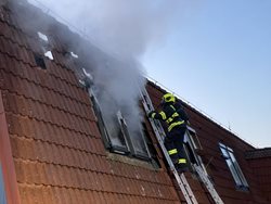 Požár střechy a bytové jednotky - Trnávka v Lipníku nad Bečvou