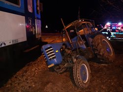 Dopravní nehoda motorového vlaku s traktorem
