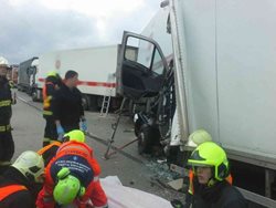 Jednotky hasičů Jihomoravského kraje zasahovaly u vážné nehody na dálnici D1, která zastavila provoz 