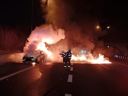 Požár osobního auta na D8 u Petrovic