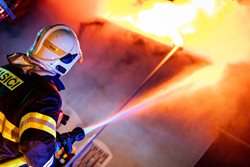 VIDEO: U rozsáhlého požáru zasahovalo 50 profesionálních a dobrovolných hasičů