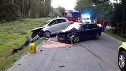 Nehoda kamionu se dvěma osobními vozidly u Nových Hradů se obešla bez vyproštění
