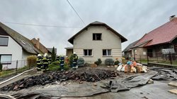 Požár ve sklepě rodinného domu v Jestřebí měl jednu oběť