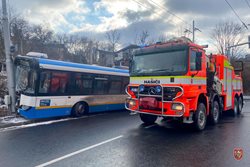Nehoda trolejbusu v Ostravě si vyžádala pět zraněných