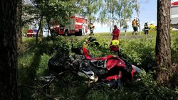 Hasiči v Pardubickém kraji zasahovali kolem poledne u několika nehod motocyklistů