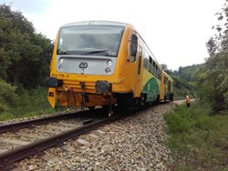 Tragický střet vlaku s osobním autem na Příbramsku