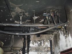 Při nočním požáru v Českém Těšíně hasiči zachránili tři osoby, dalších osm museli evakuovat