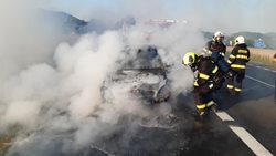Požár osobního auta u obce Kozly
