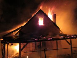 Hasiči na Zlínsku zasahovali v pozdním večeru u požáru chaty