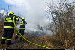 V ostravské části Hrabůvka likvidovali hasiči požár osobního automobilu