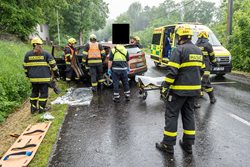 Dopravní nehoda osobního auta ve Varnsdorfu