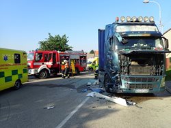 Nehoda autobusu s nákladním automobilem
