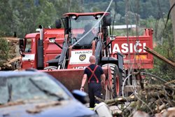 Hasičský záchranný sbor České republiky zasahuje na Břeclavsku a Hodonínsku po ničivém tornádu