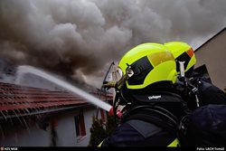 Požár domku v Ostravě-Proskovicích s téměř milionovou škodou