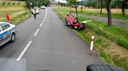  U obce Petrůvka na Zlínsku skončila řidička na střeše mimo vozovku.
