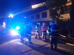 Na Zlínsku požár nad ránem zaměstnal deset jednotek hasičů