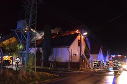 V obci Zaječov na Berounsku hořel dům, uvnitř zemřela žena